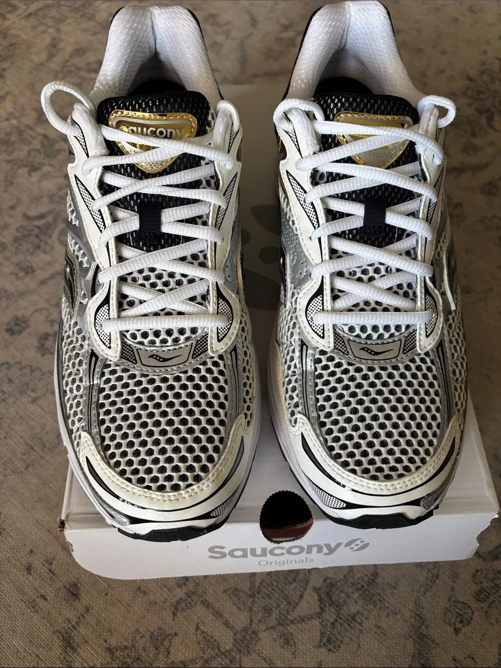Saucony Men’s Progrid Omni 9 Retro Running Shoes - size 10 - Silver/Gold - Picture 3 of 7